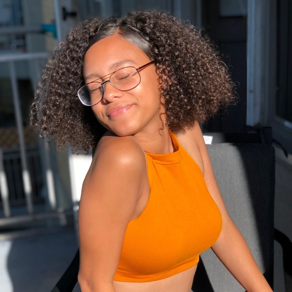 Welcome to my poshmark!! Besitos -shamia <3 - Picture 4 of 8